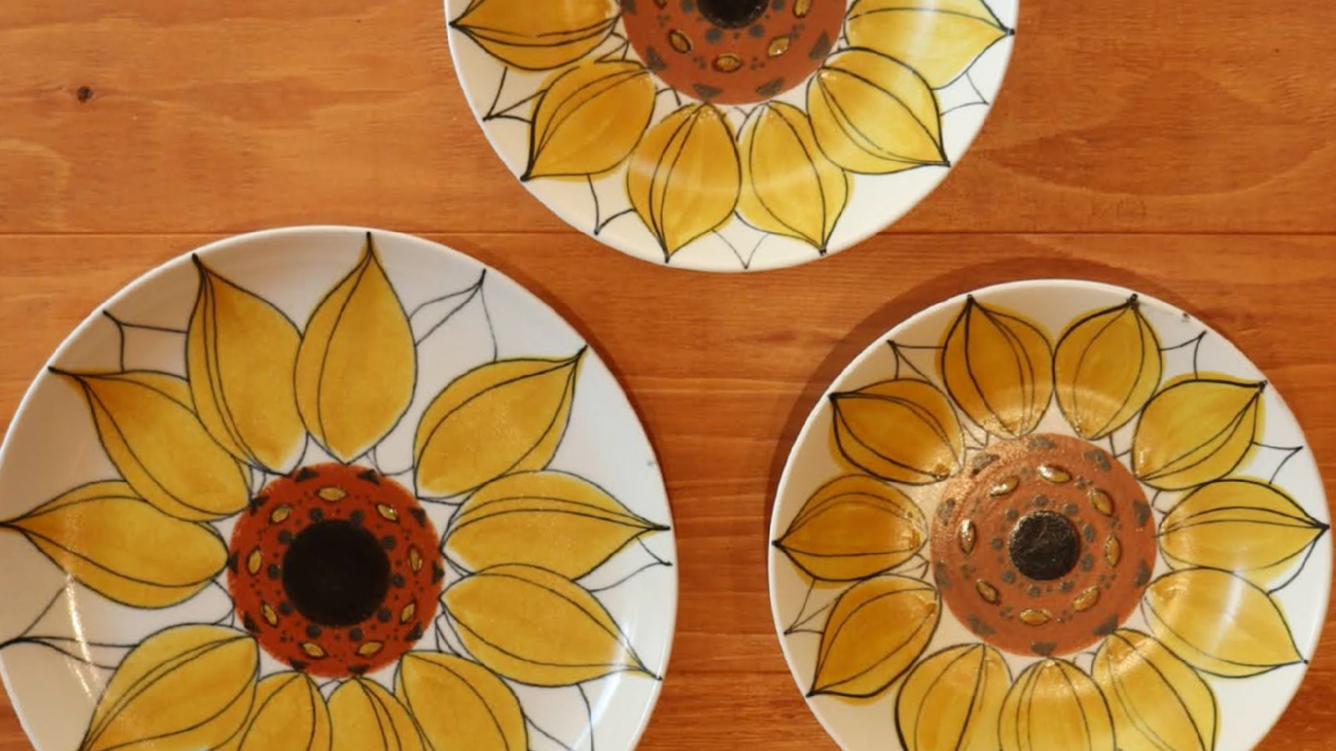 Scandinavian vintage tableware makes life more enjoyable.