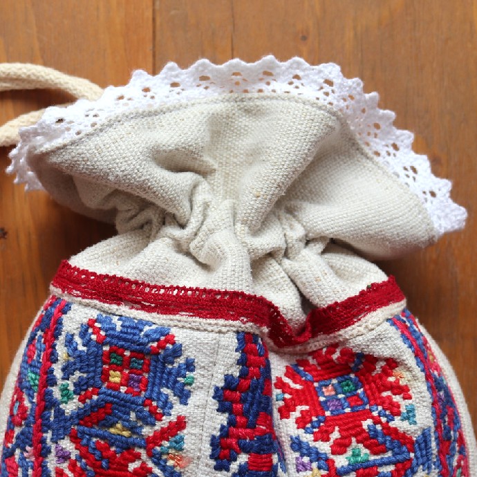 Eastern European embroidery Transylvania embroidery Romanian embroidery