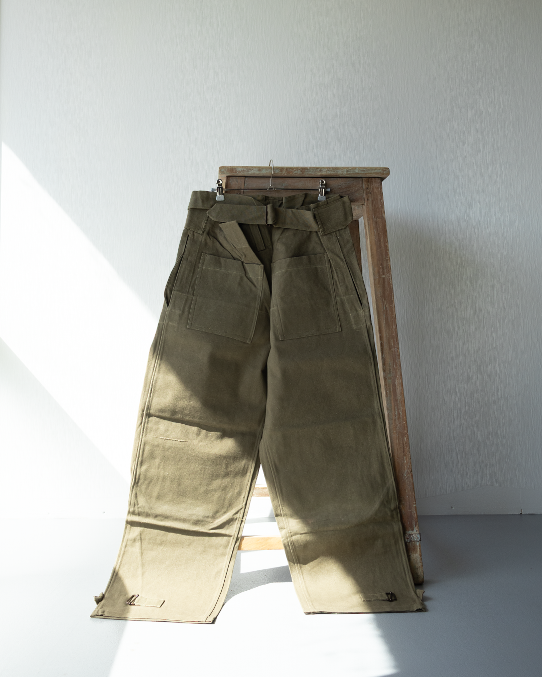 [French Military] Timeless beauty. The style of 1940s-50s motorcycle pants.