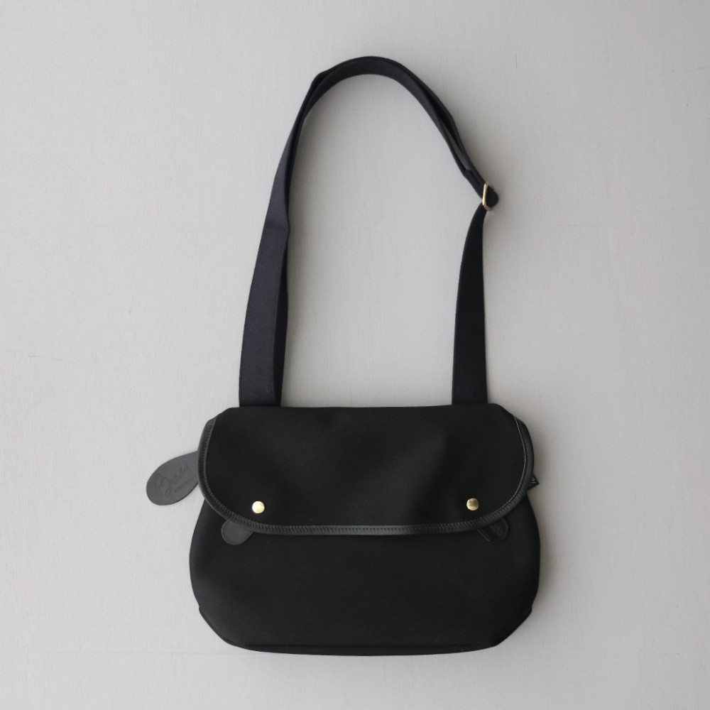 Brady-avon-black