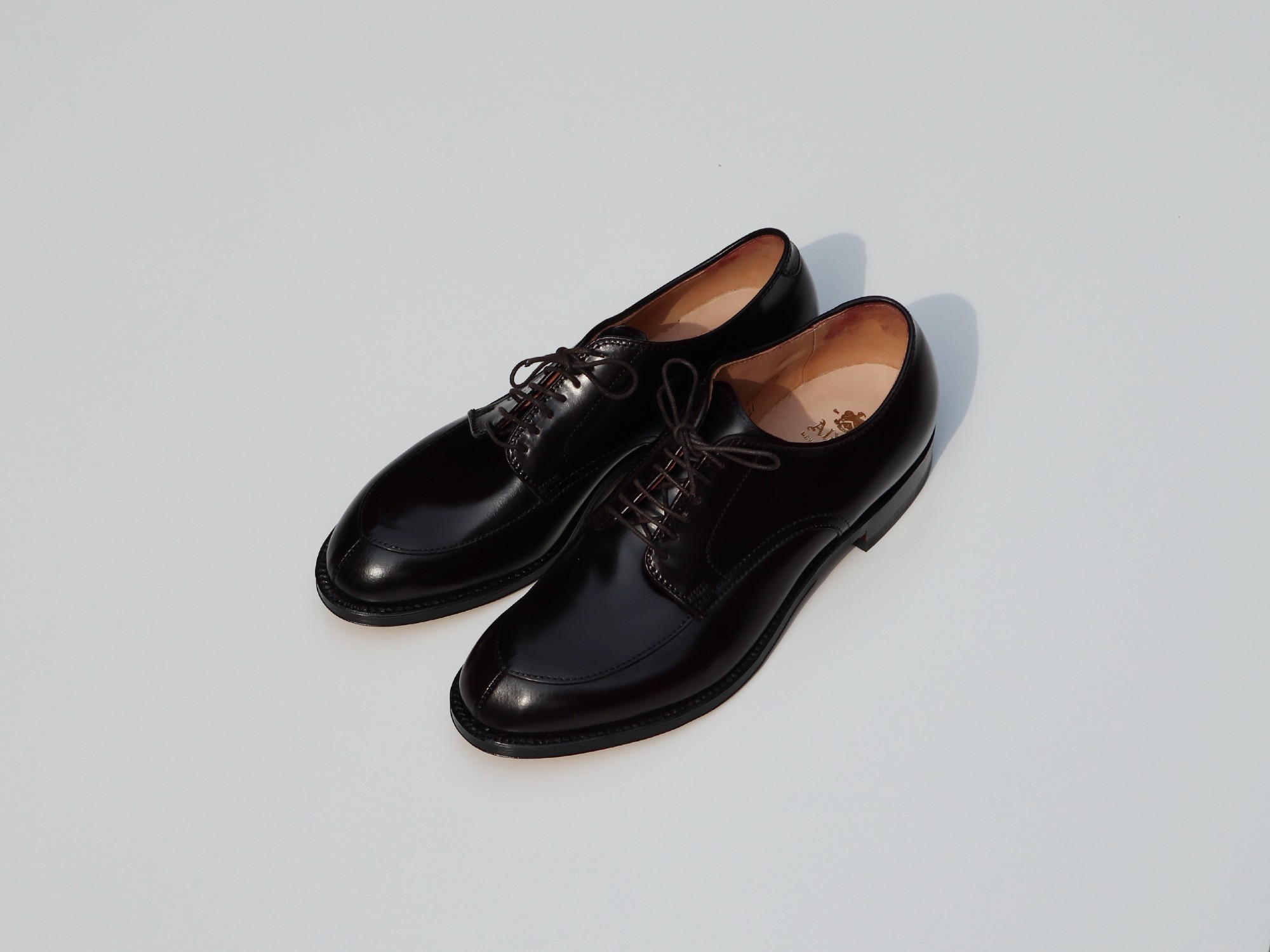 Alden 54321 ALGONQUIN OXFORD V-TIP CORDVAN이 입하되었습니다.