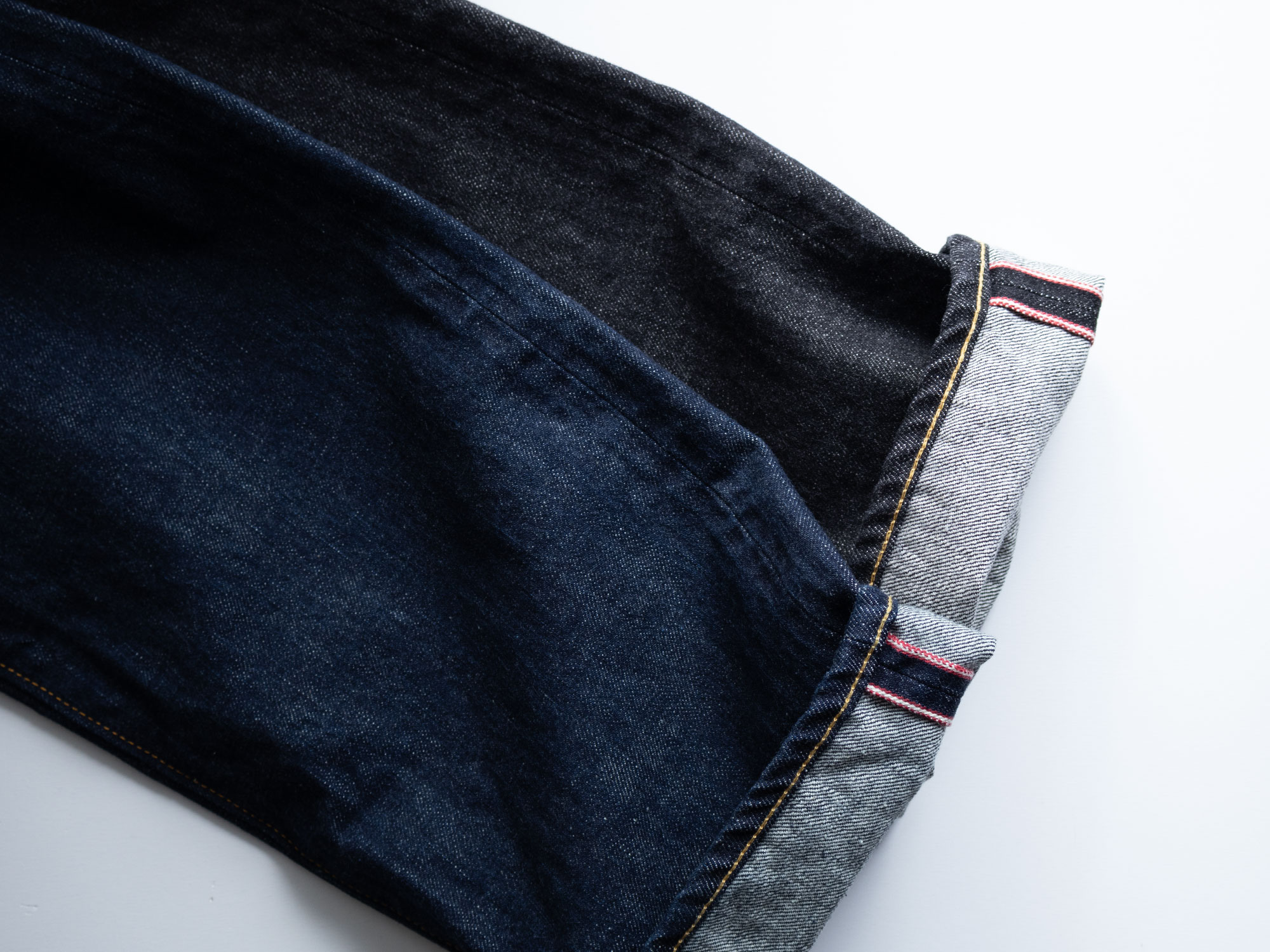 INTÉRIM 1953XX SHUTTLE DENIM TROUSERS 판매 시작.