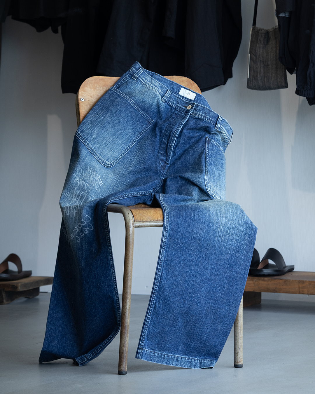 HERILL의 와인딩 팬츠, NAVY DENIM UTILITY PANTS VINTAGEWORN.