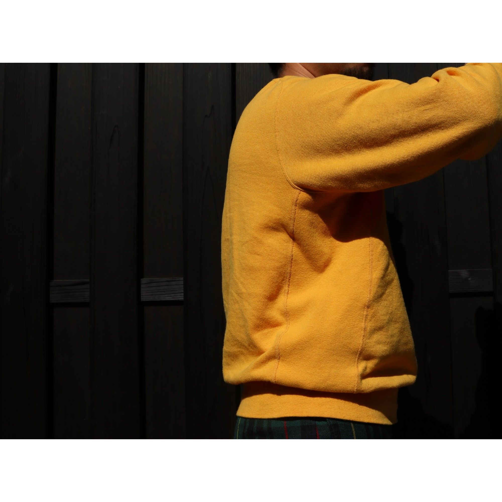 ขอแนะนำ SWEAT SHIRT ไอเท็มที่ต้องมีสำหรับฤดูใบไม้ผลิ