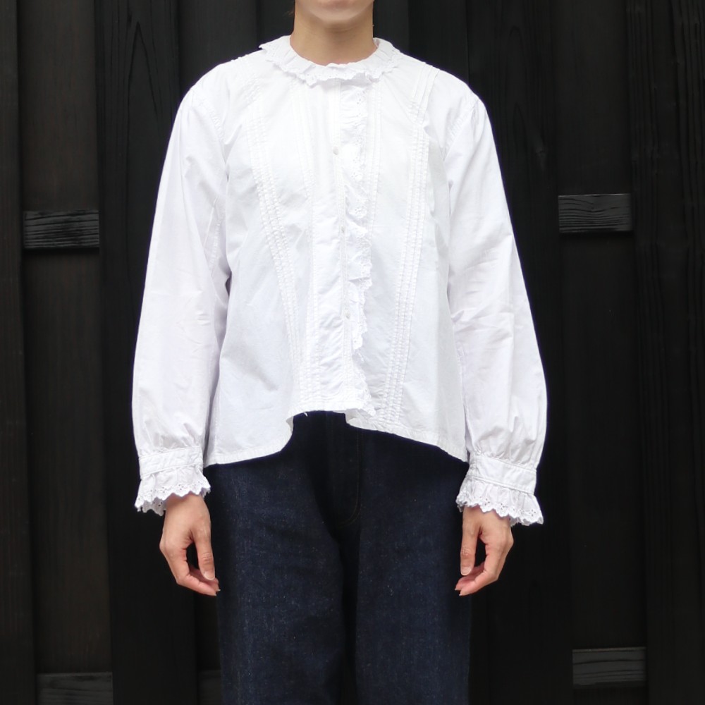 เสื้อผ้าฝ้ายฝรั่งเศสโบราณสีขาว